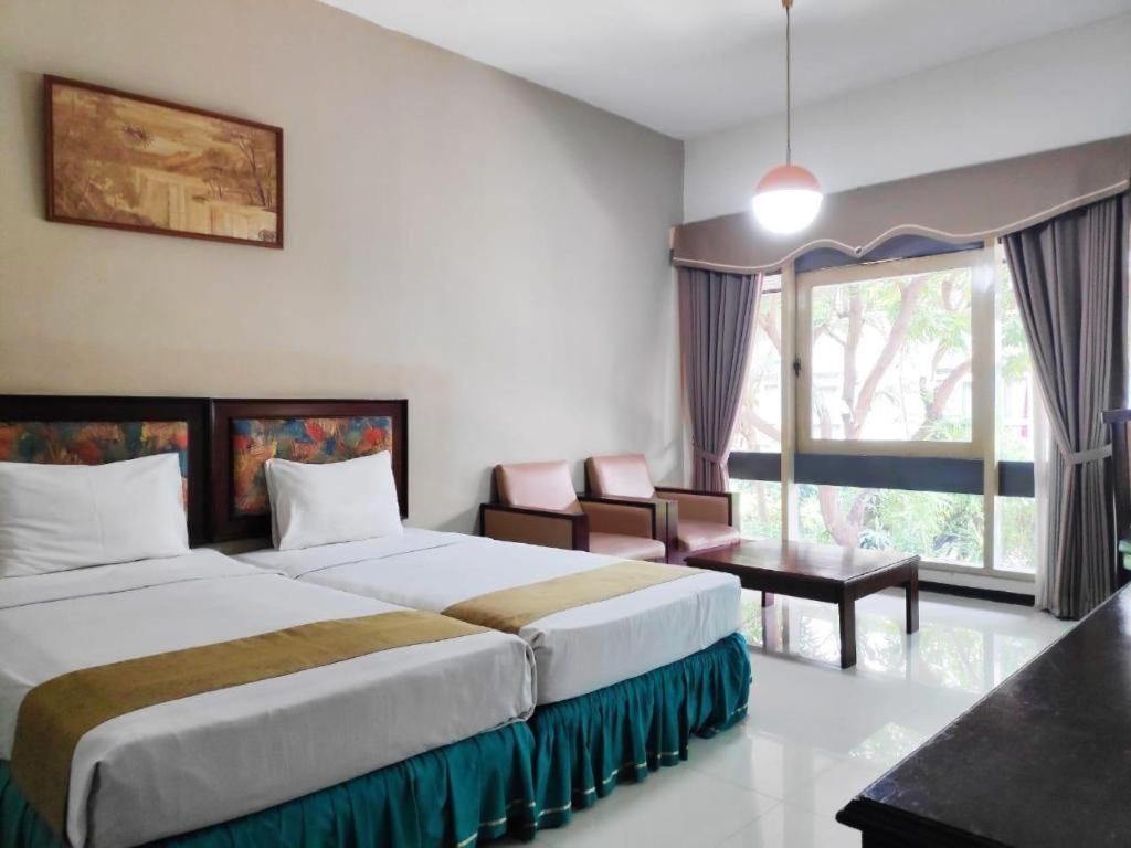 New Grand Park Hotel Surabaya Esterno foto