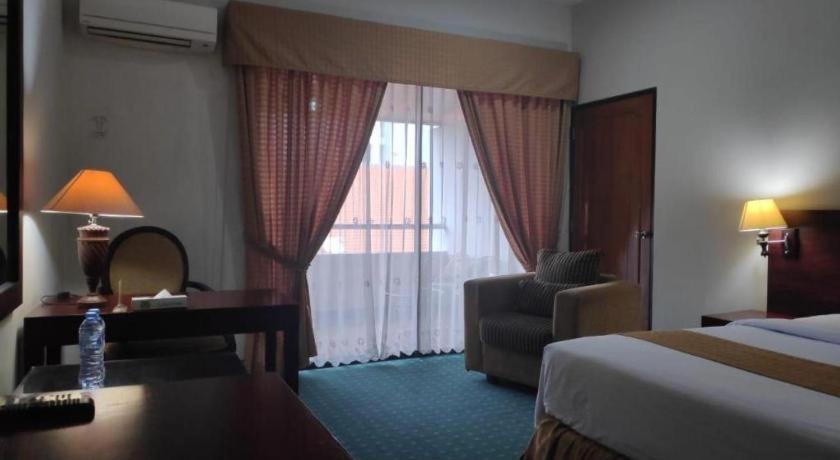 New Grand Park Hotel Surabaya Esterno foto