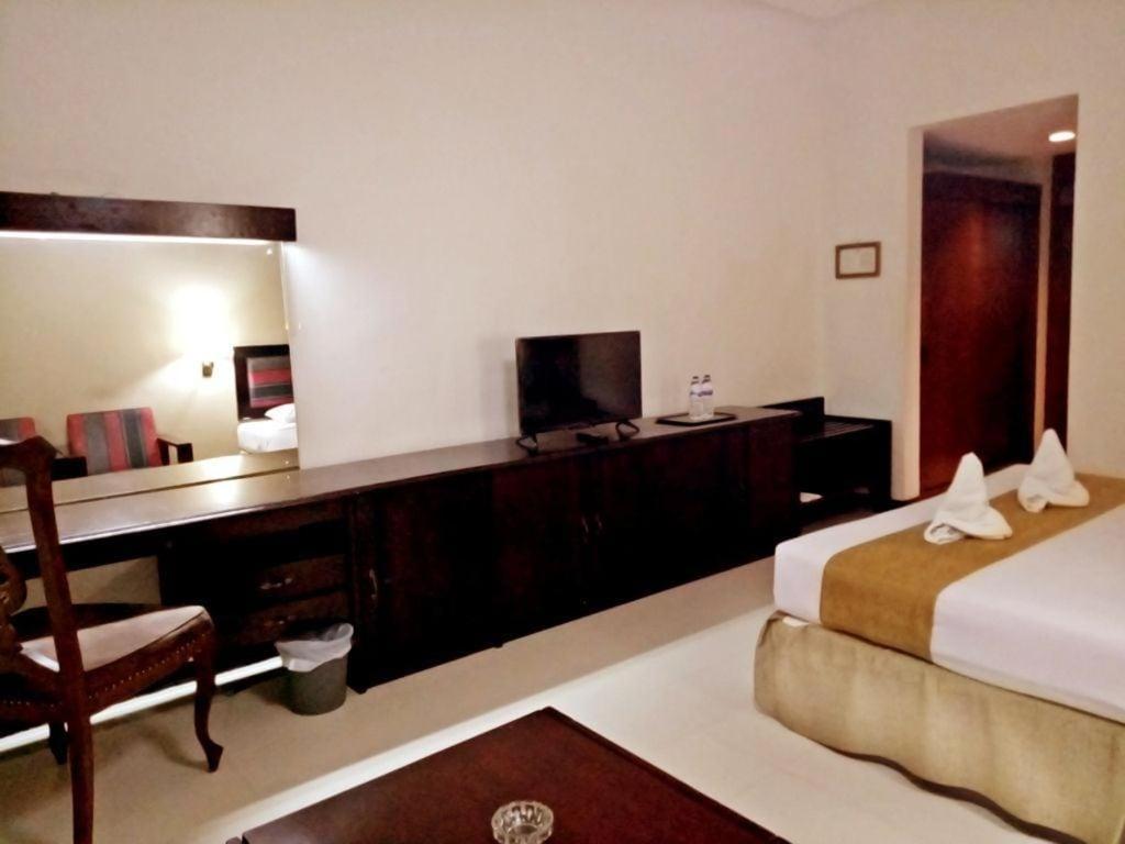 New Grand Park Hotel Surabaya Esterno foto