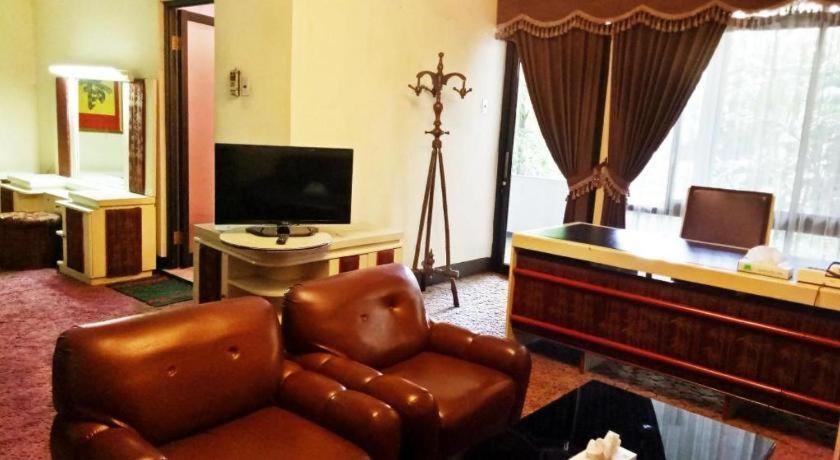 New Grand Park Hotel Surabaya Esterno foto