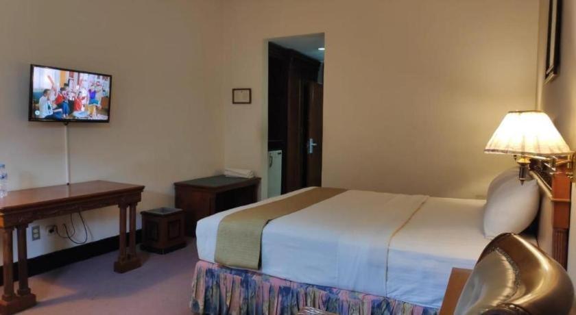 New Grand Park Hotel Surabaya Esterno foto