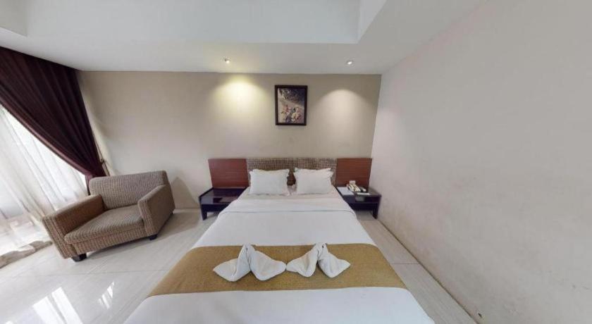 New Grand Park Hotel Surabaya Esterno foto