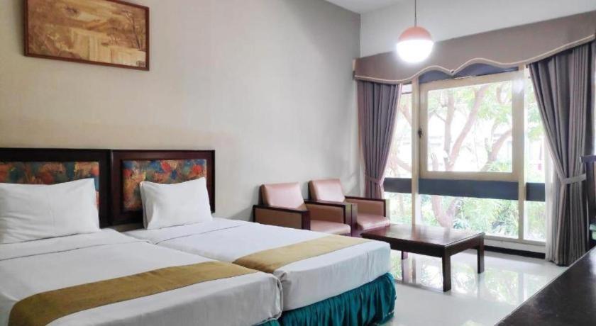 New Grand Park Hotel Surabaya Esterno foto